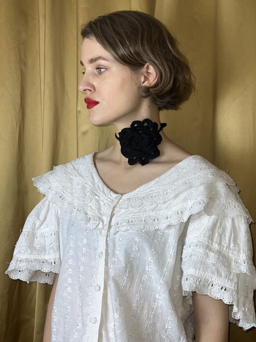 Black wool rose - Image 2