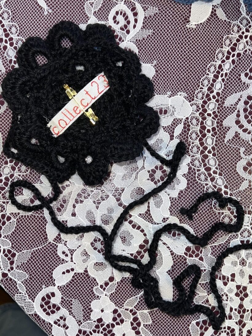 Black wool rose - Image 4