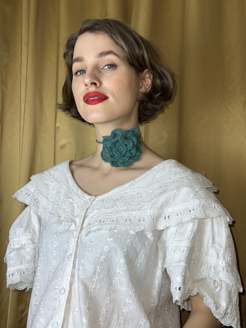 Turquoise wool rose - Image 3