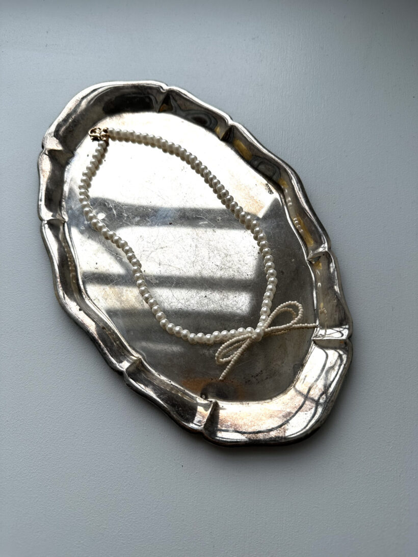 White bow necklace - Image 2