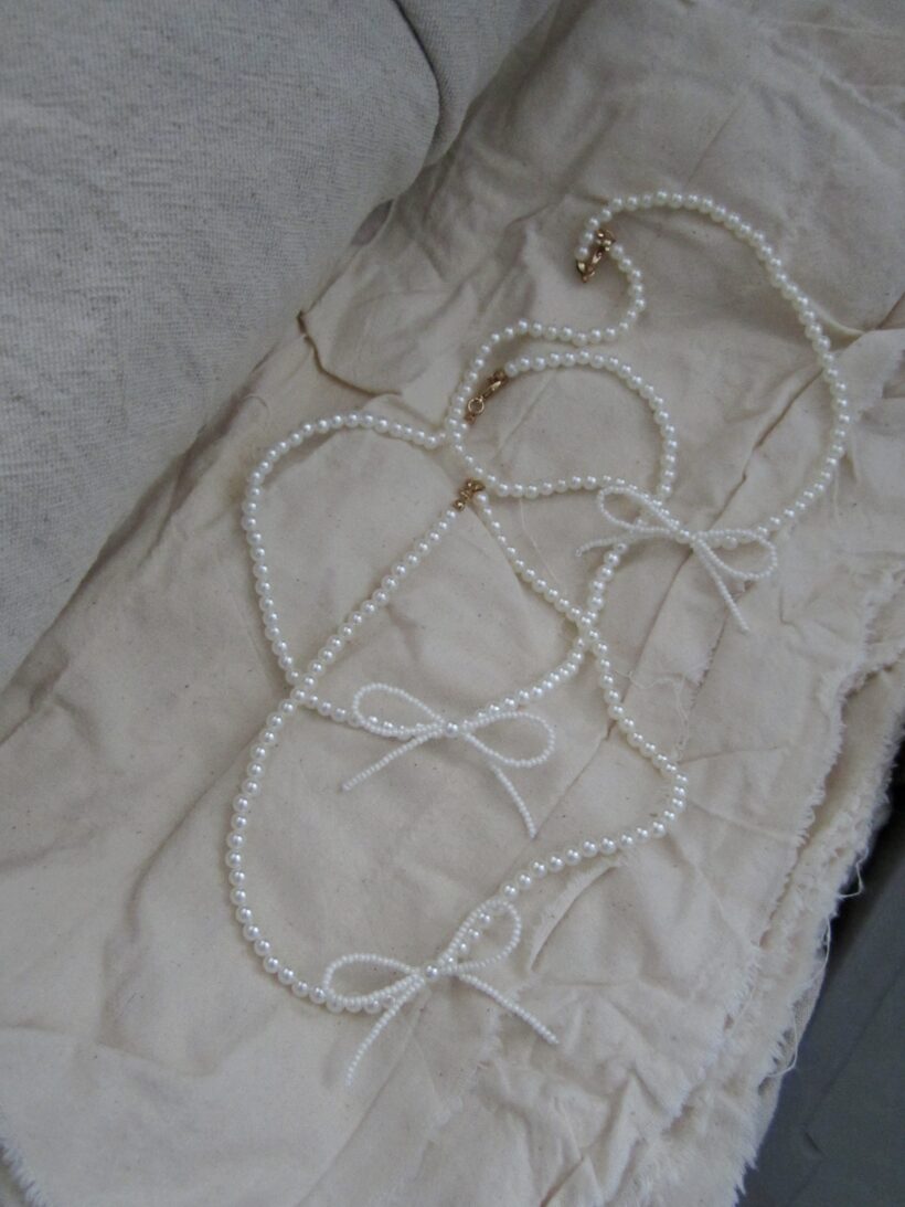 White bow necklace - Image 4